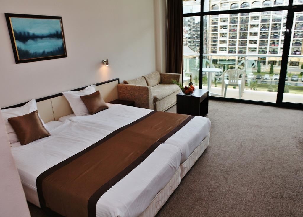 rooms-twin-standard-room-balcony