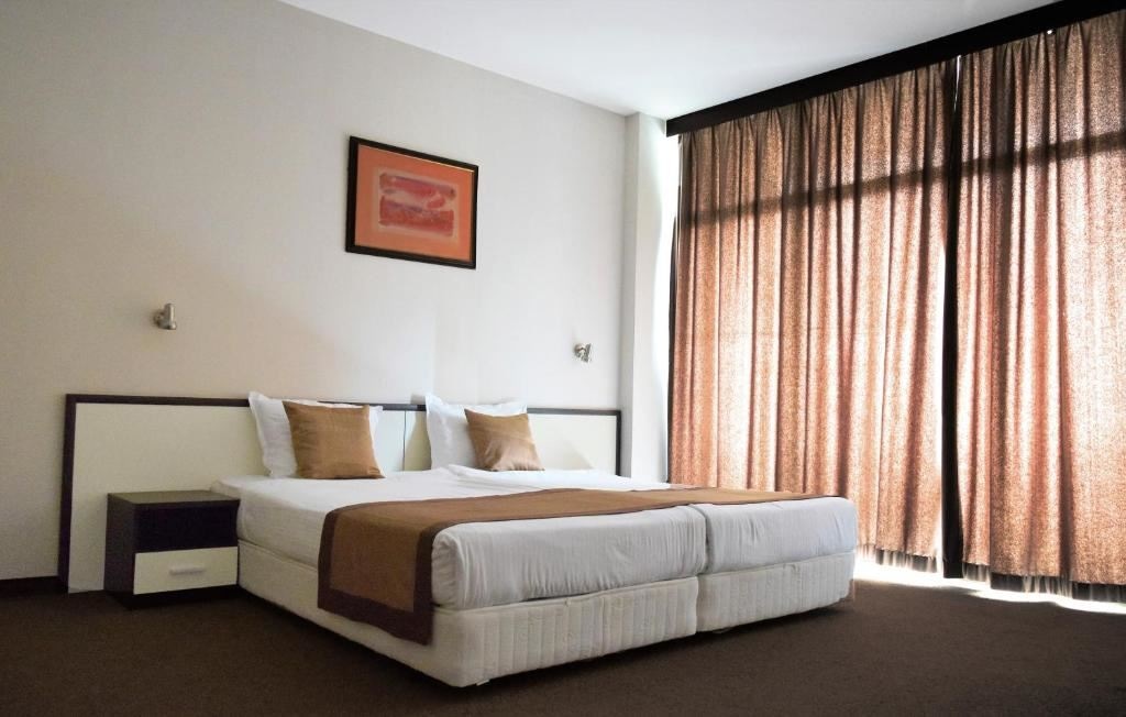 rooms-1-bedroom-standard-apartment-balcony