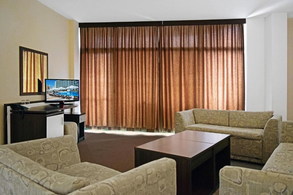 rooms-1-bedroom-standard-apartment-balcony