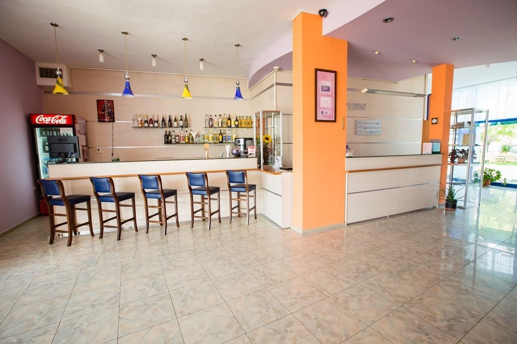 restaurants-restaurant