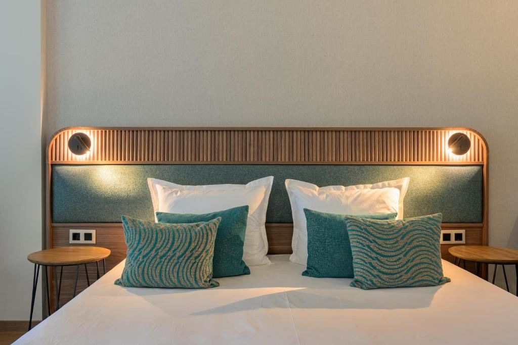 rooms-single-deluxe-room-balcony