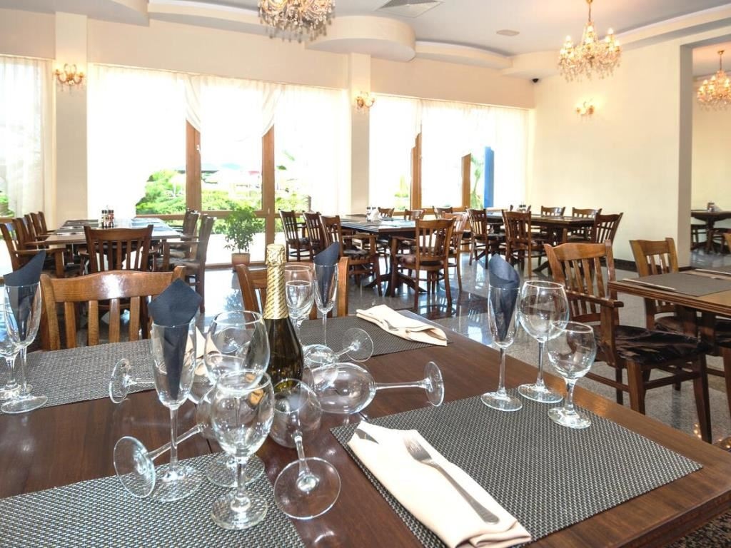 restaurants-restaurant