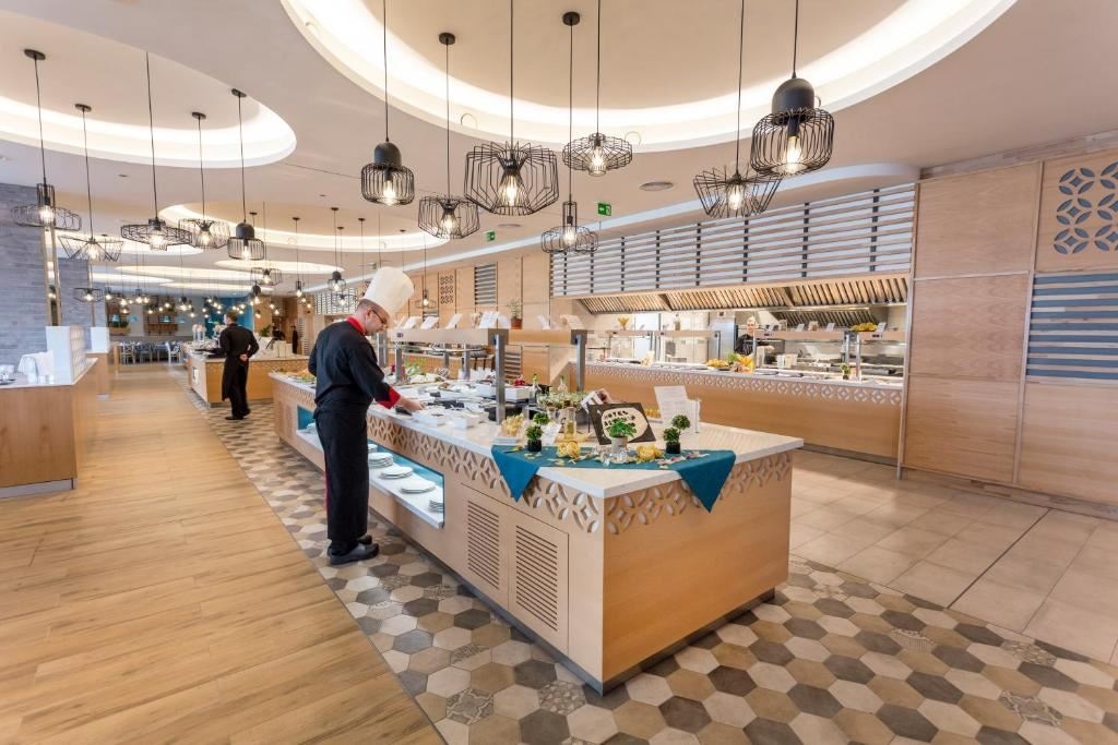 restaurants-restaurants