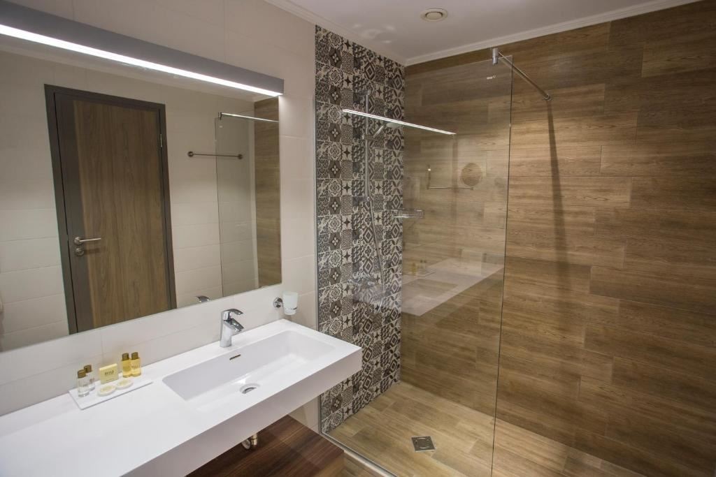 rooms-standard-family-room-balcony-or-terrace