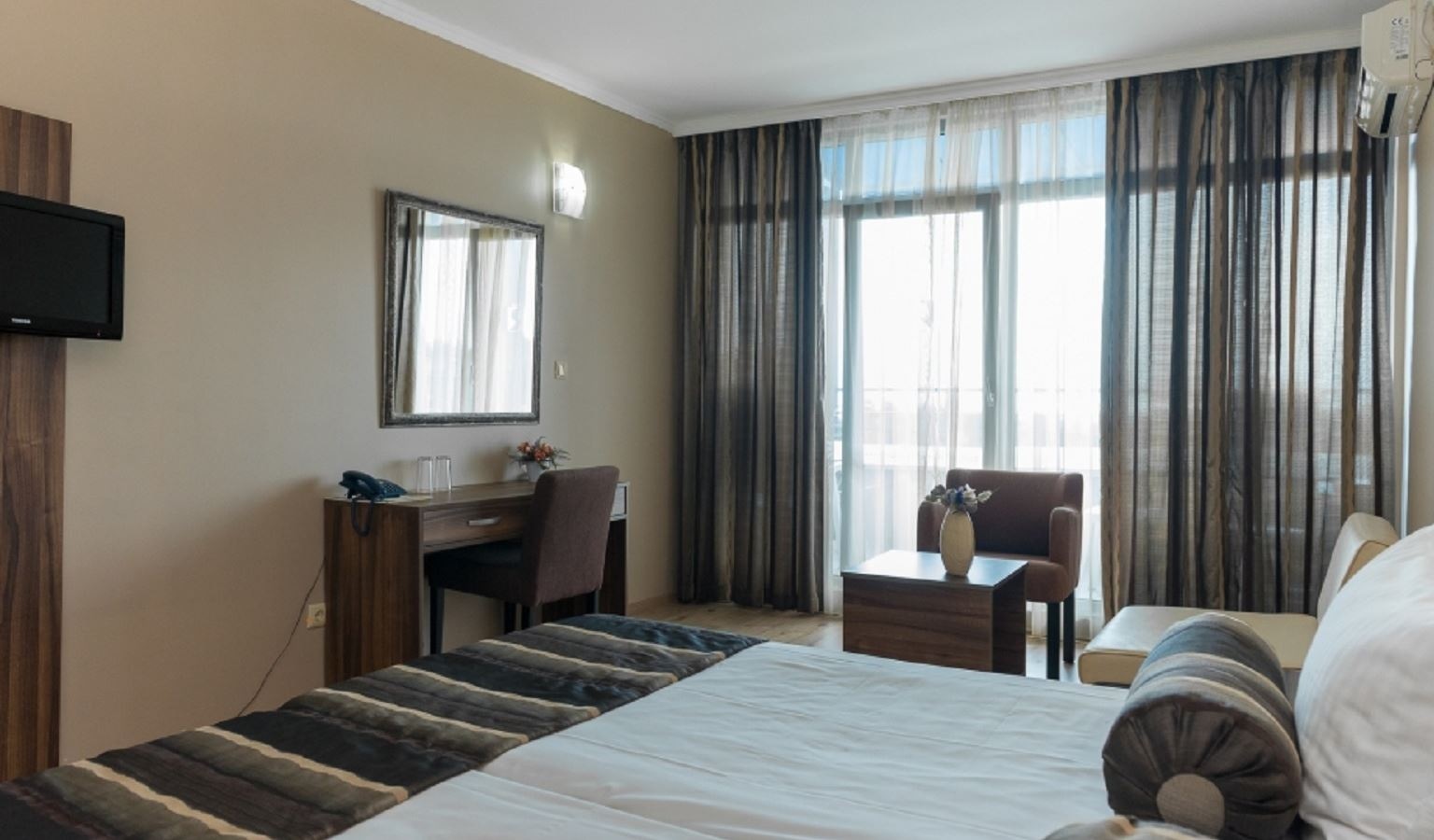 rooms-twin-standard-room-balcony