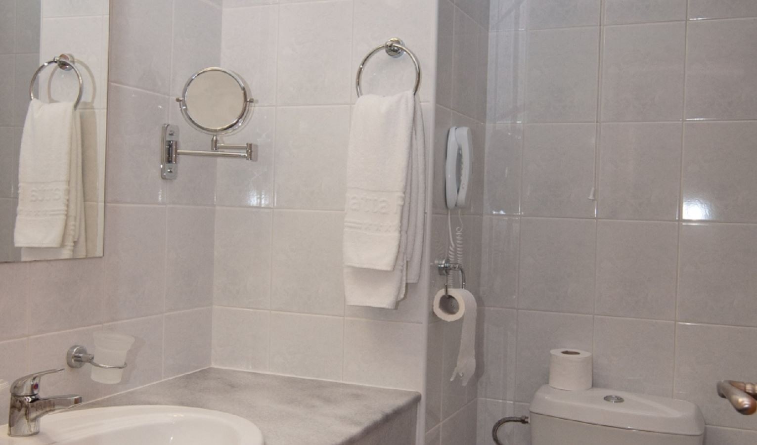 rooms-triple-standard-room-balcony