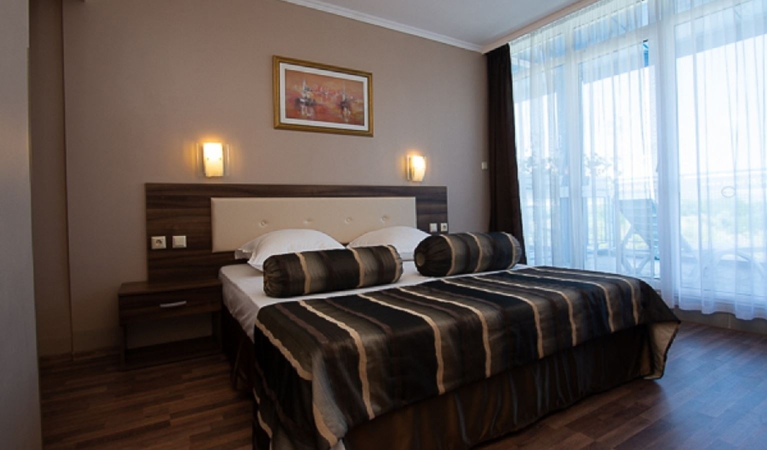 rooms-standard-apartment-balcony