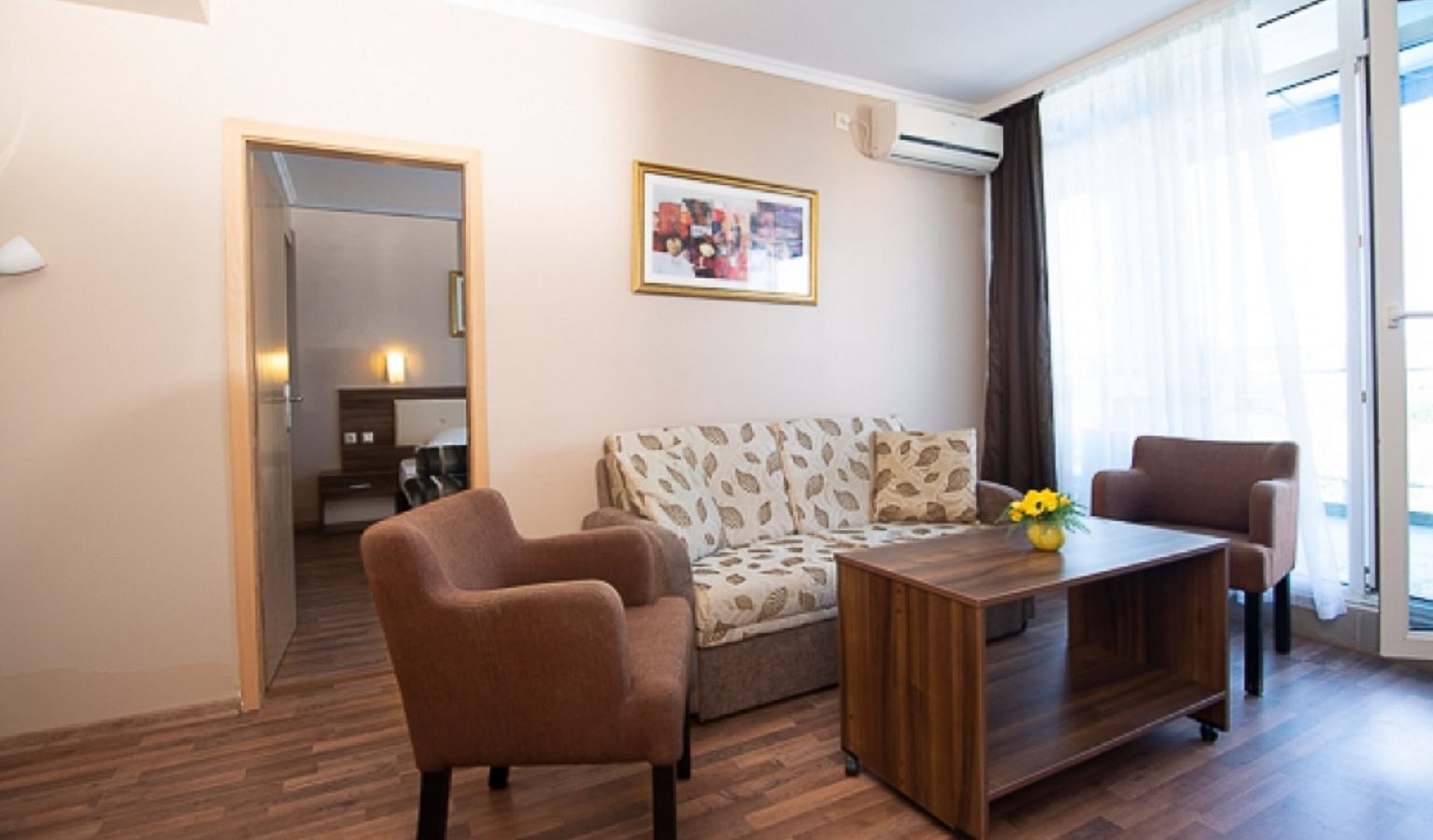 rooms-standard-apartment-balcony