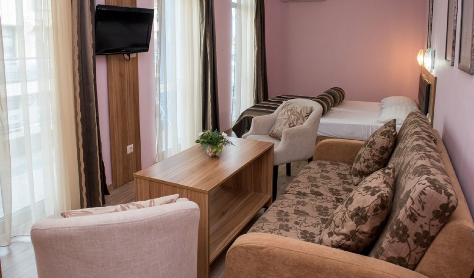 rooms-standard-studio-balcony