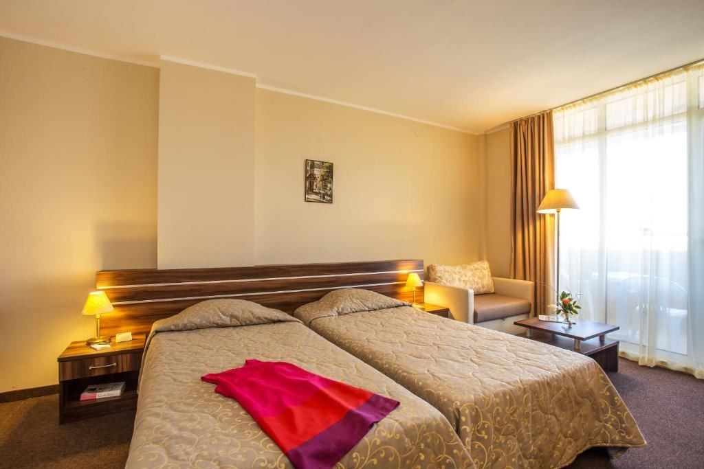 rooms-single-wchild-standard-room-gardenview