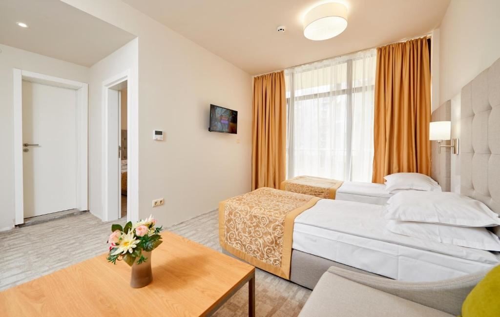 rooms-superior-apartment-balcony