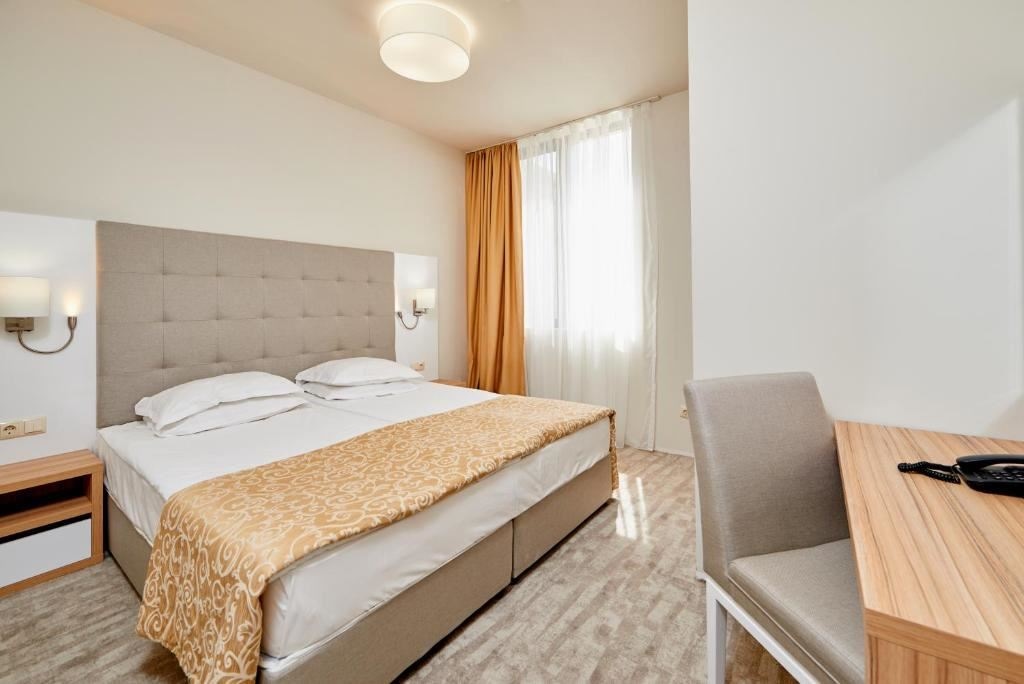 rooms-superior-apartment-balcony