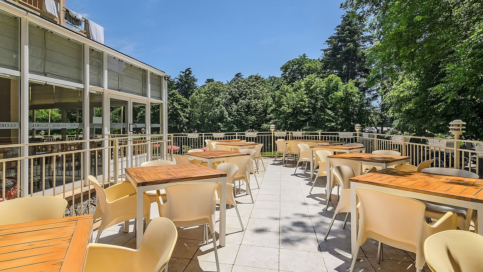 restaurants-restaurants