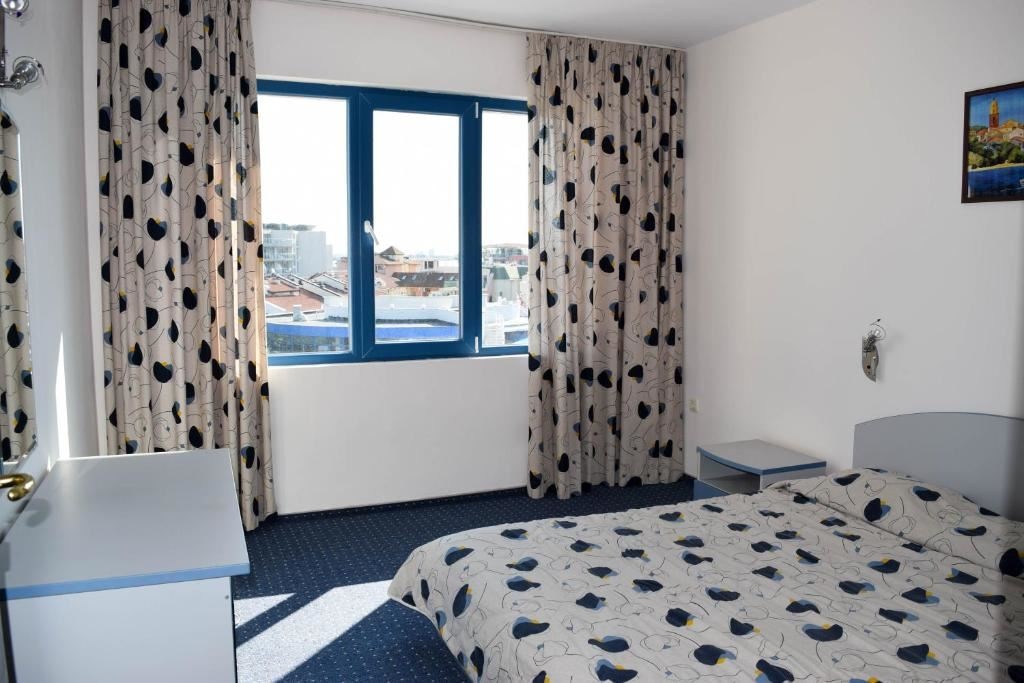 rooms-standard-studio-balcony