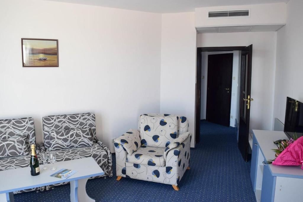 rooms-standard-studio-balcony