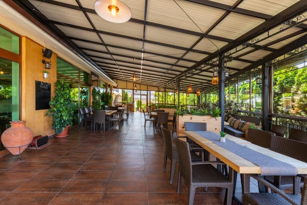 restaurants-restaurants