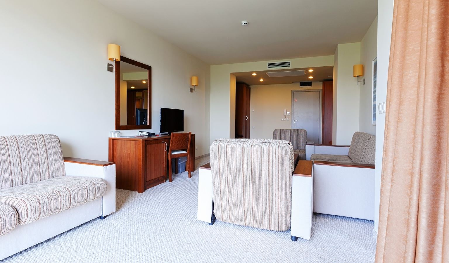 rooms-one-bedroom-suite-park-view