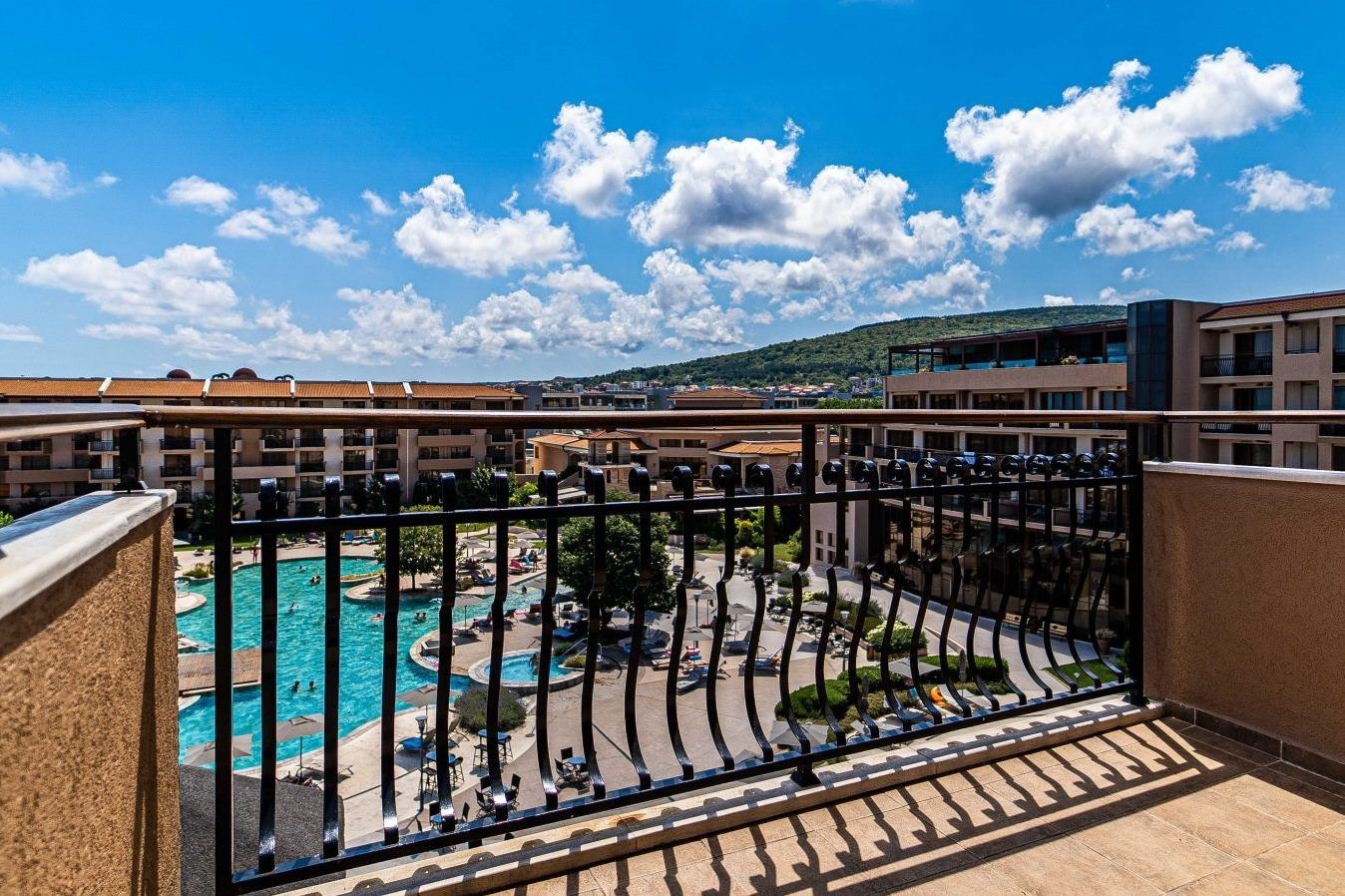 rooms-standard-junior-suite-lateralseaview-balcony