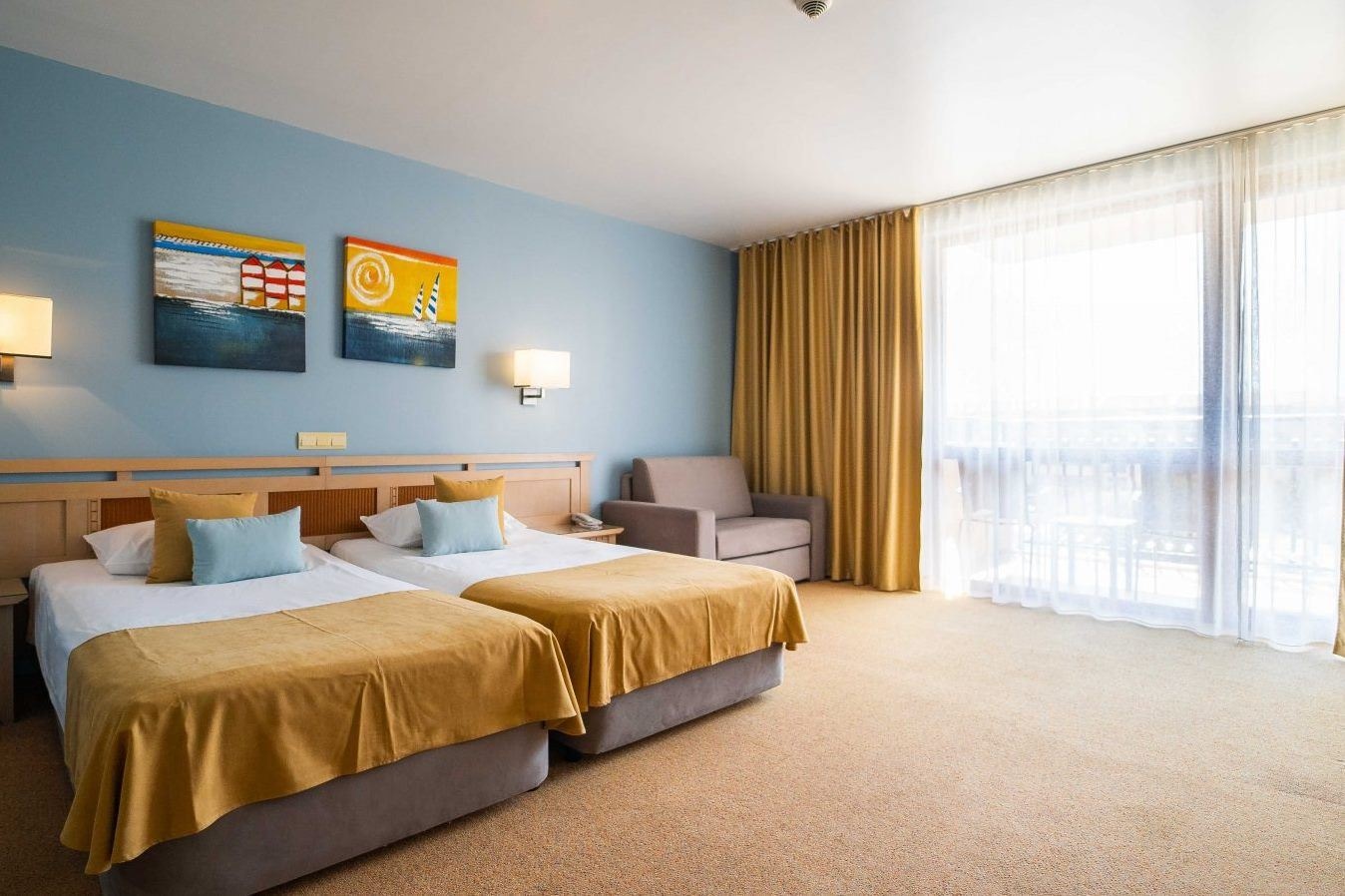 rooms-standard-family-room-lateralseaview-balcony-or-terrace