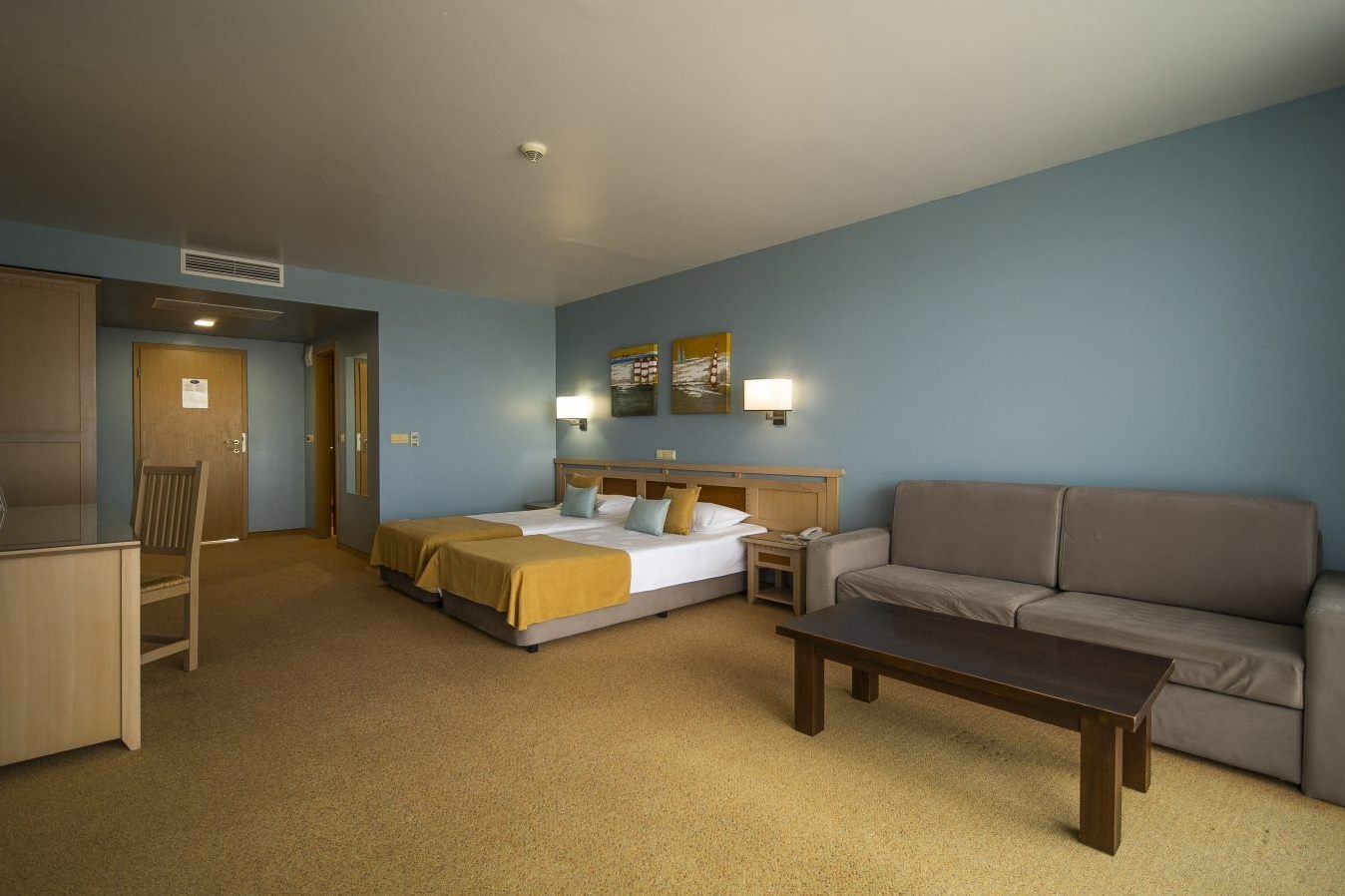 rooms-standard-room-sea-front-balcony