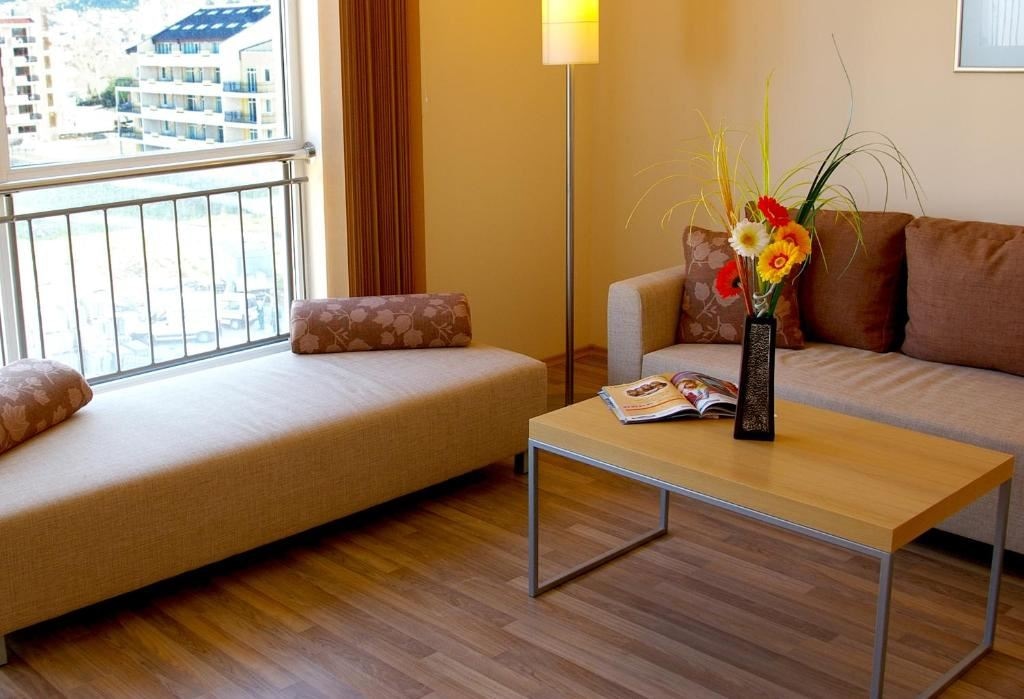 rooms-2-bedroom-standard-apartment-mountainview