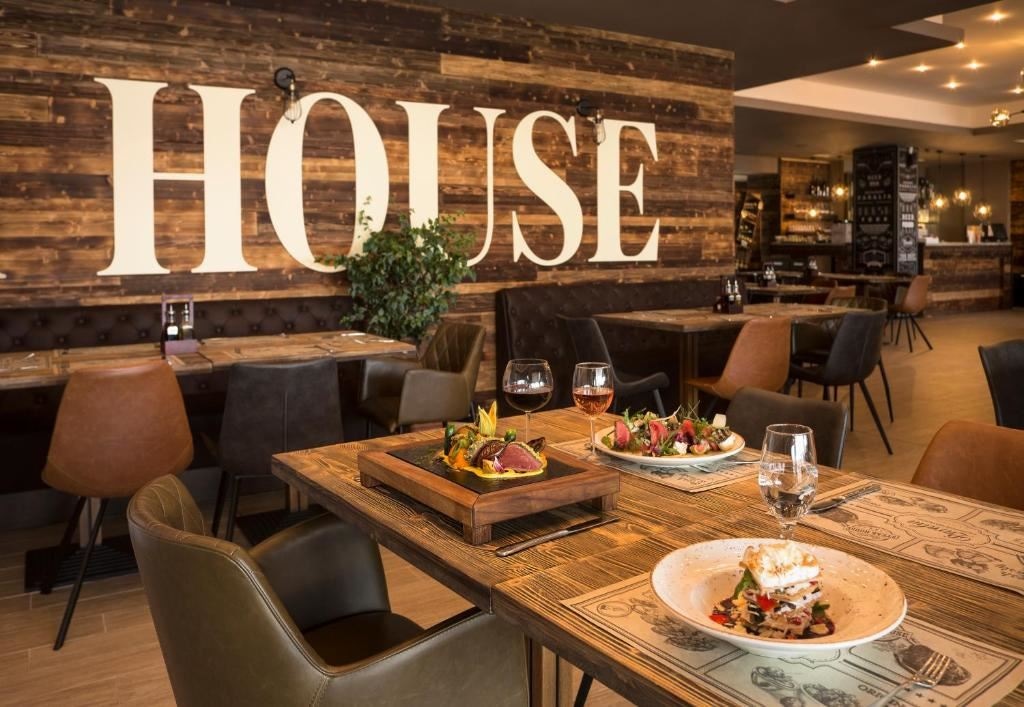 restaurants-restaurants