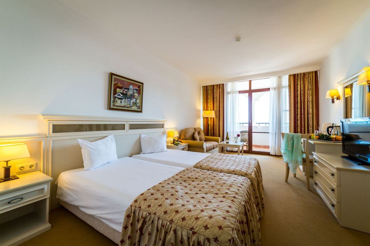 rooms-standard-room-seaview-balcony