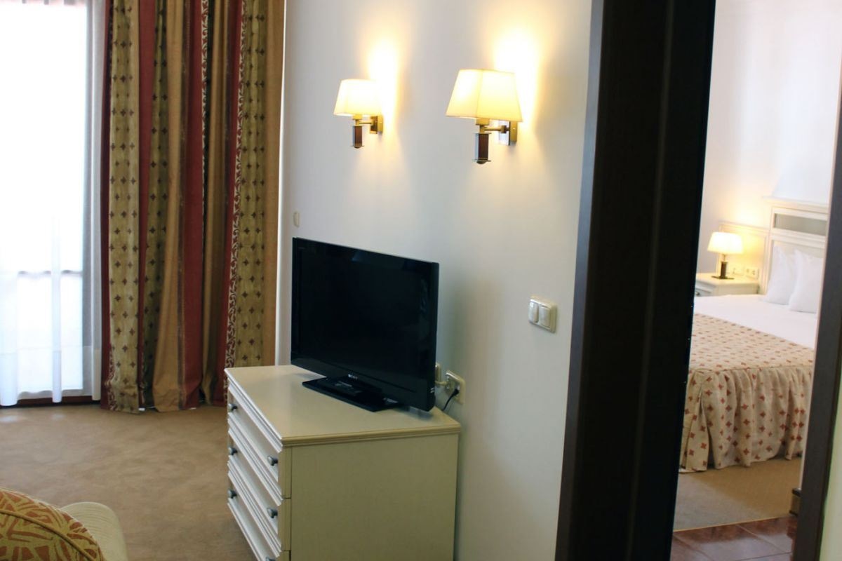 rooms-standard-suite-balcony