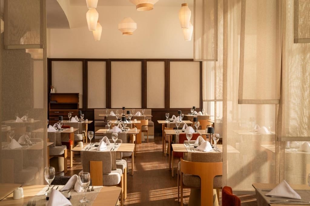 restaurants-restaurants