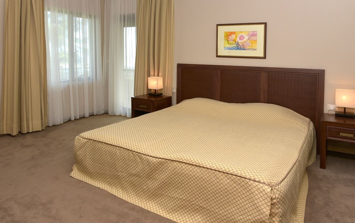 rooms-standard-room-seaside-balcony