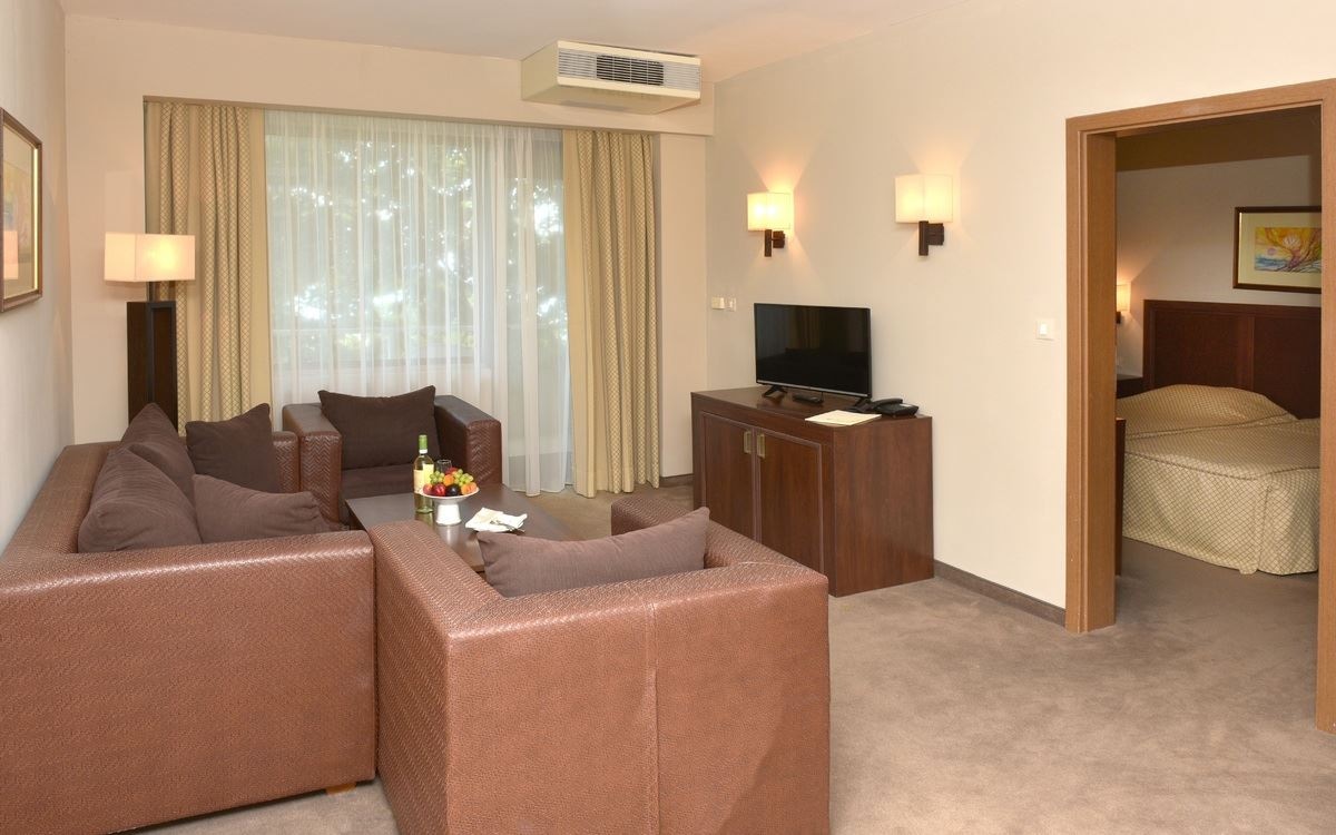 rooms-2-bedroom-standard-suite-seaside-balcony