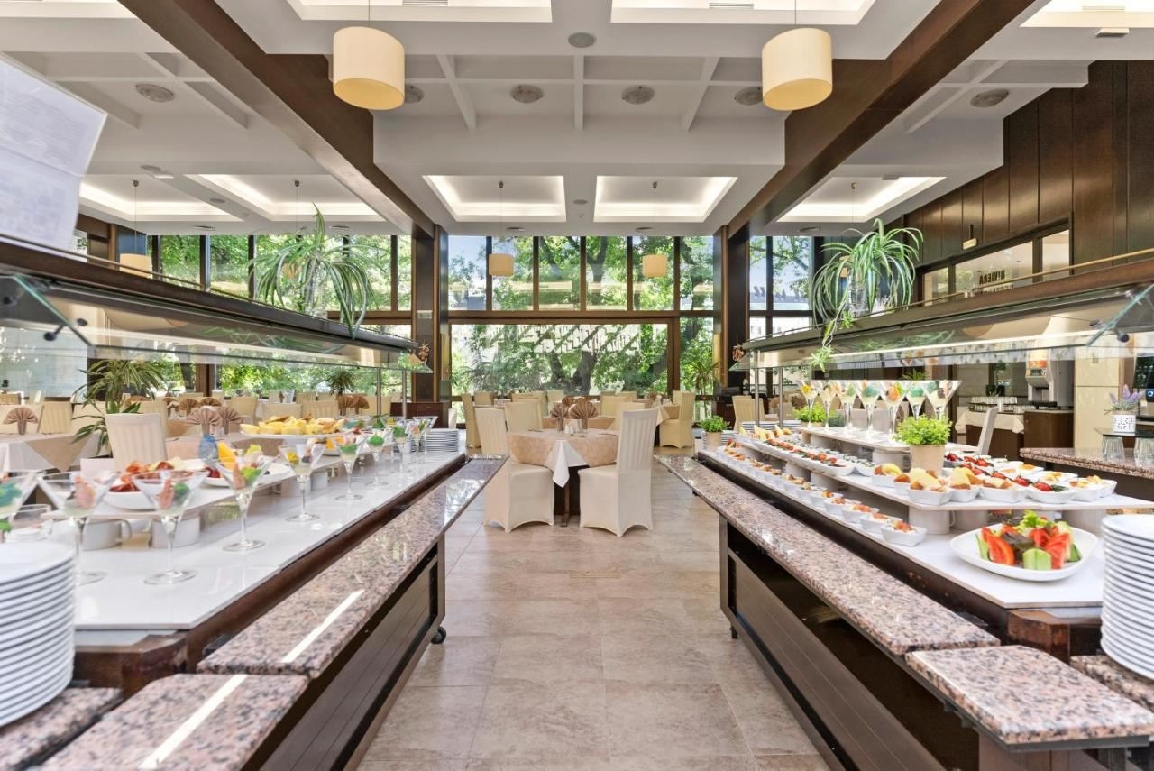 restaurants-main-restaurant