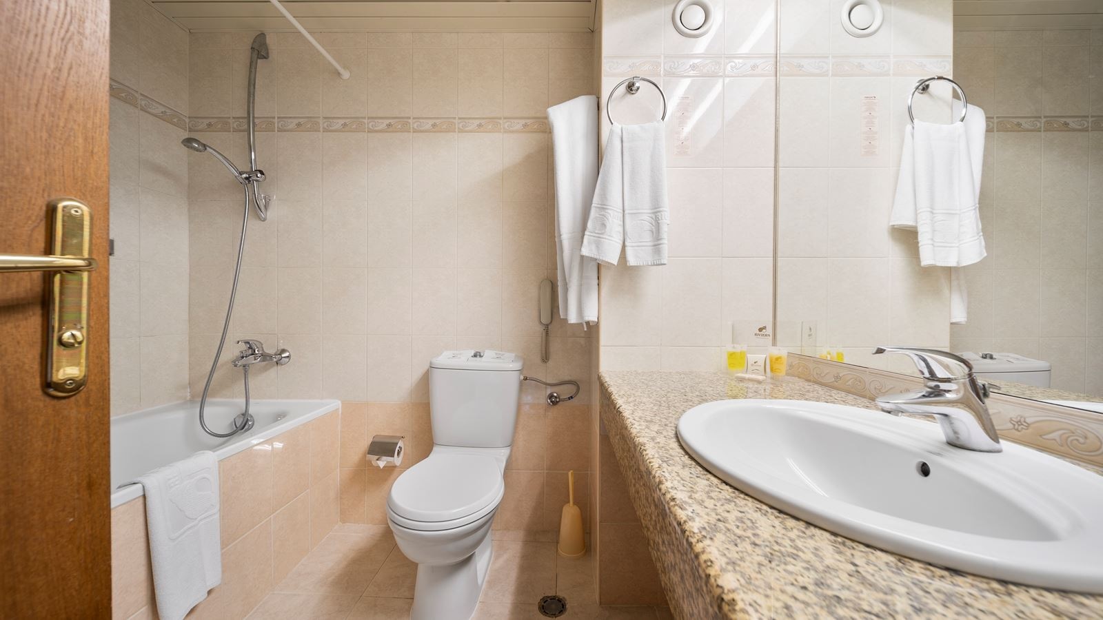 rooms-singleuse-standard-room-seaview-balcony