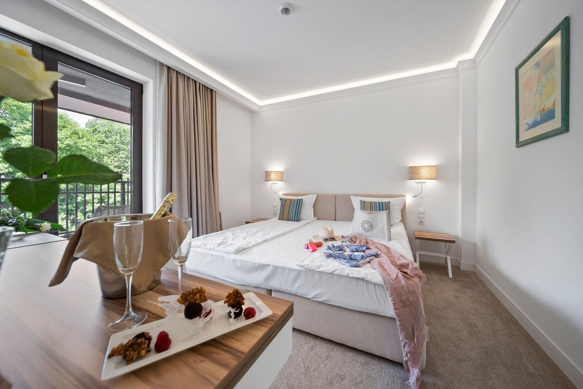 rooms-standard-room-park-view-balcony