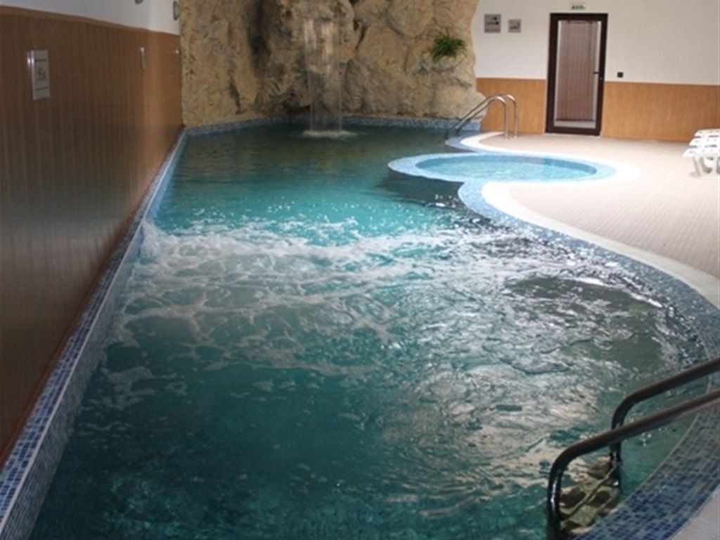 pools-indoor-pool