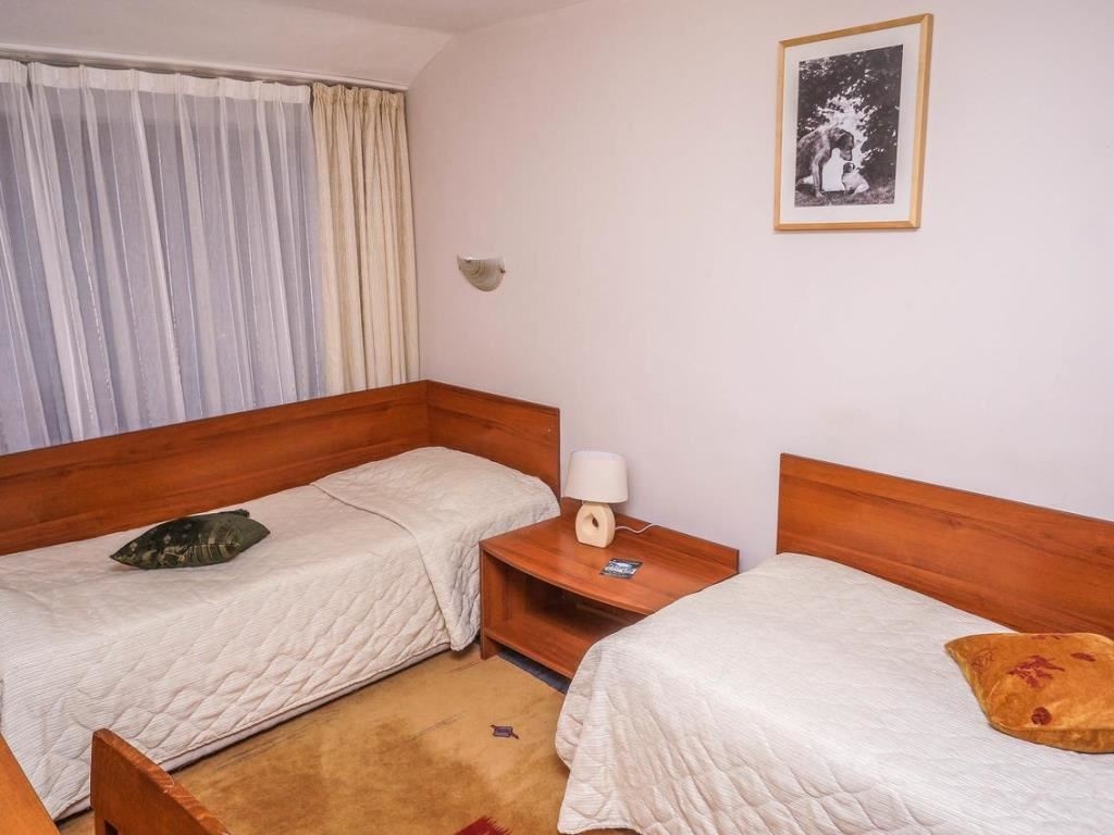 rooms-twin-standard-room