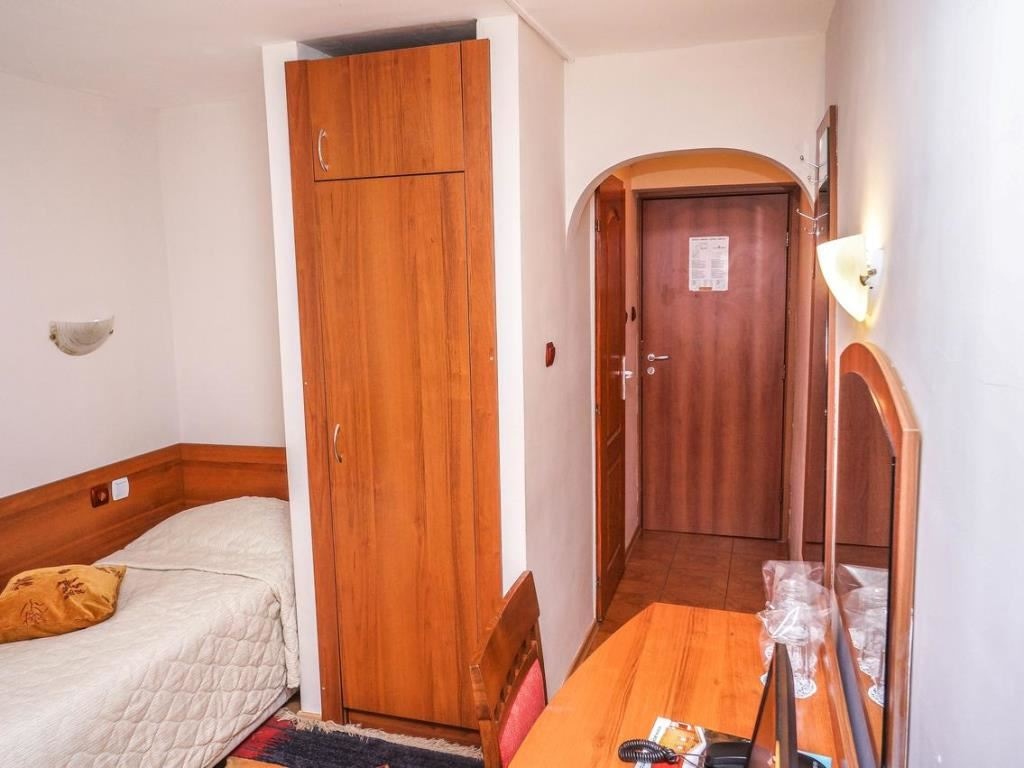 rooms-twin-standard-room