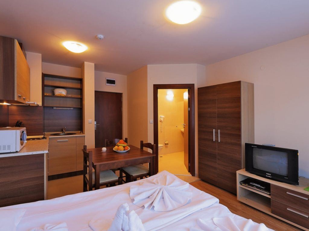 rooms-2-bedroom-standard-apartment-balcony