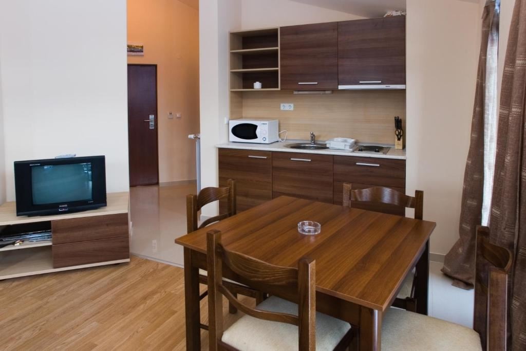 rooms-double-standard-apartment-balcony