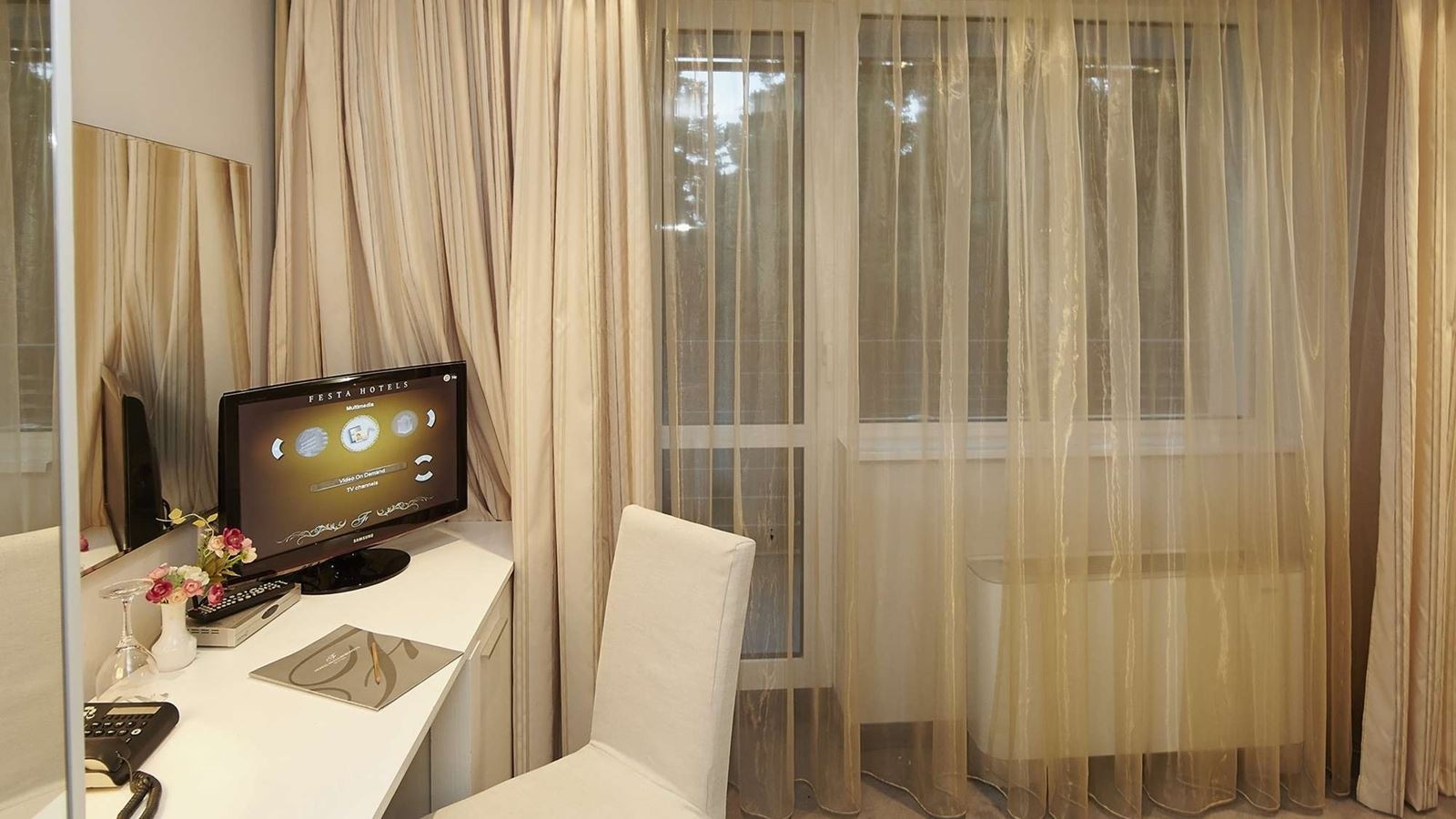 rooms-single-wchild-standard-room