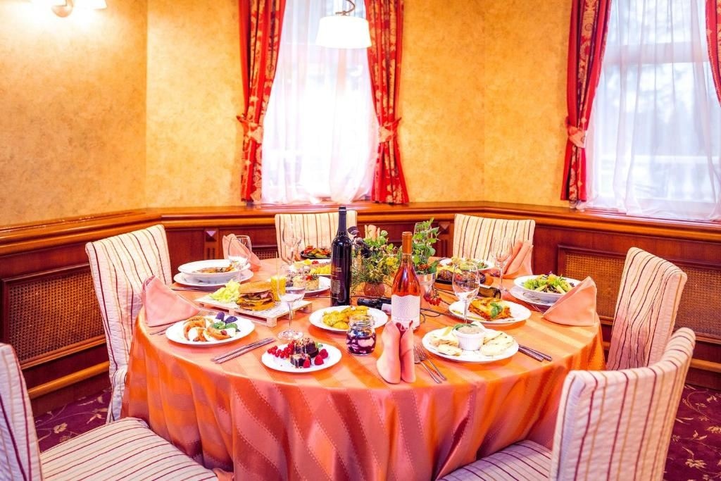 restaurants-restaurants