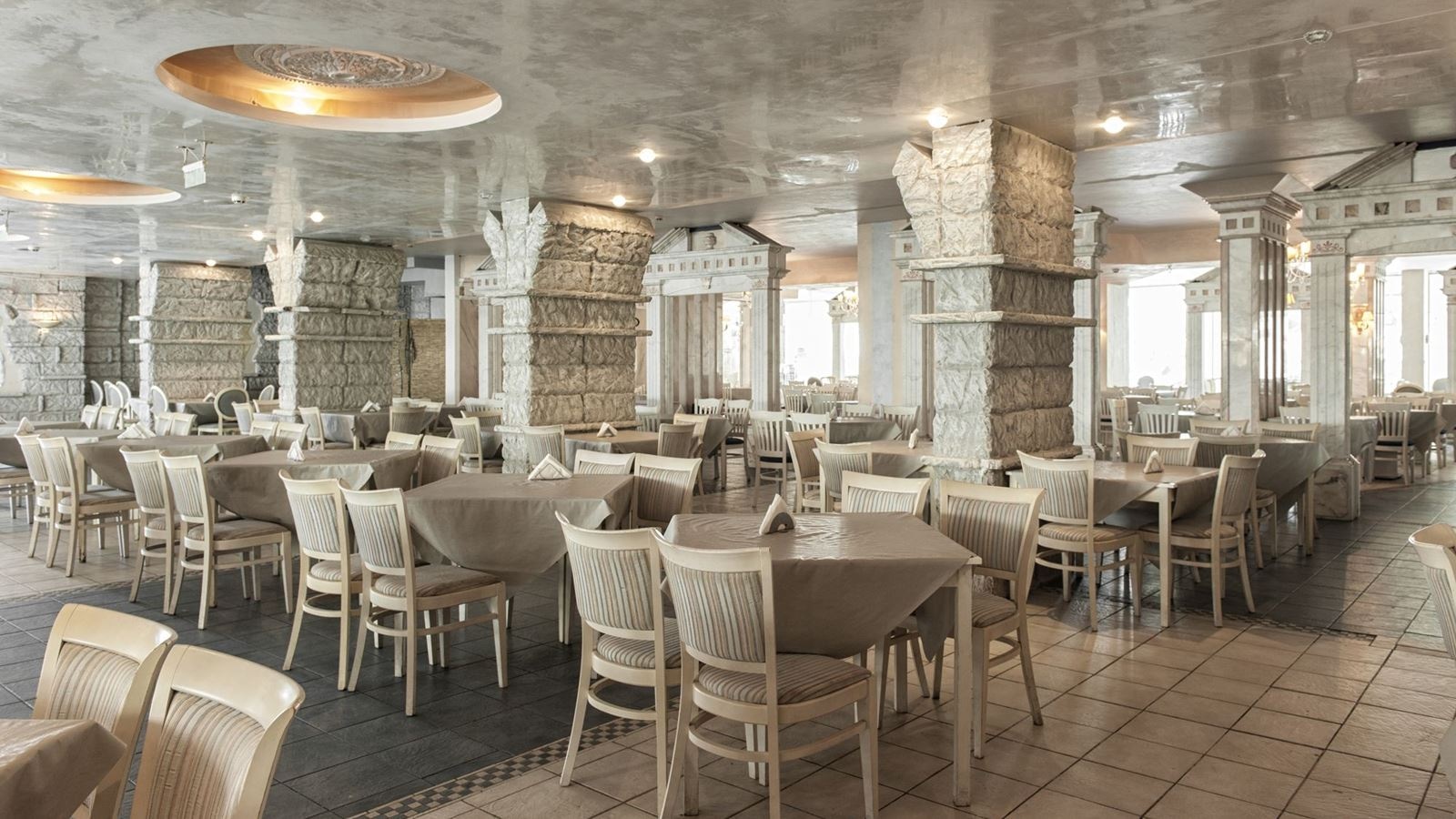 restaurants-main-restaurant-chaika