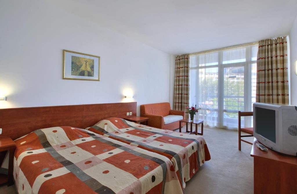 rooms-standard-familyroom