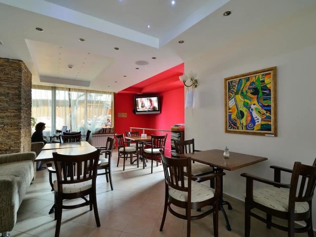 restaurants-restaurant