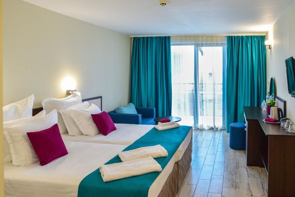 rooms-large-standard-room