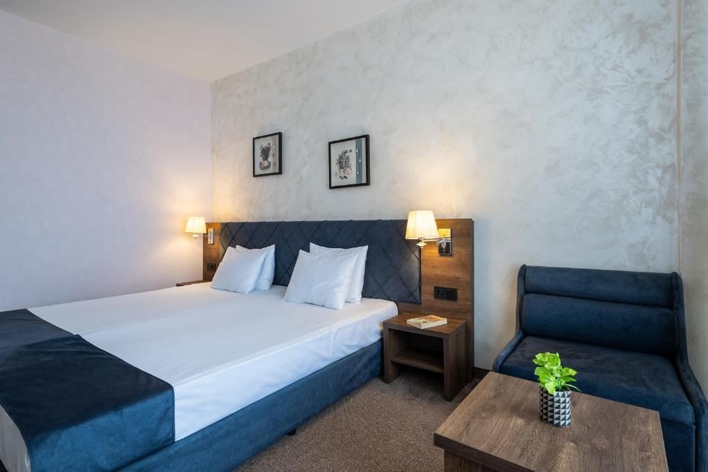 rooms-singleuse-standard-room-park-view-balcony-or-terrace