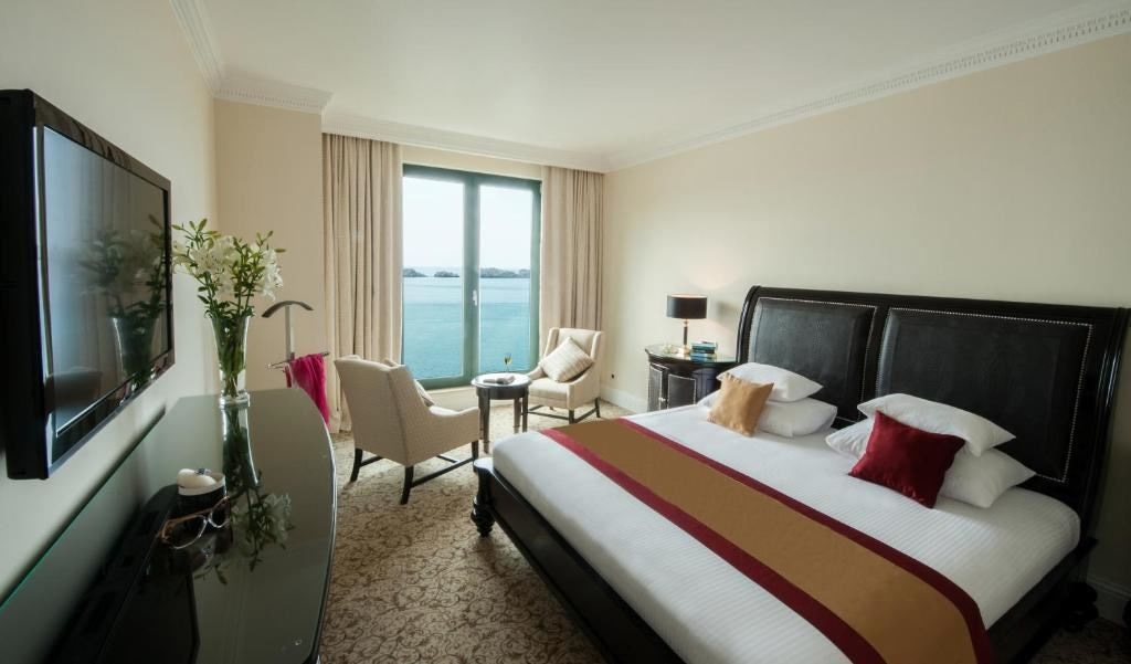 rooms-deluxe-suite-seaview-balcony