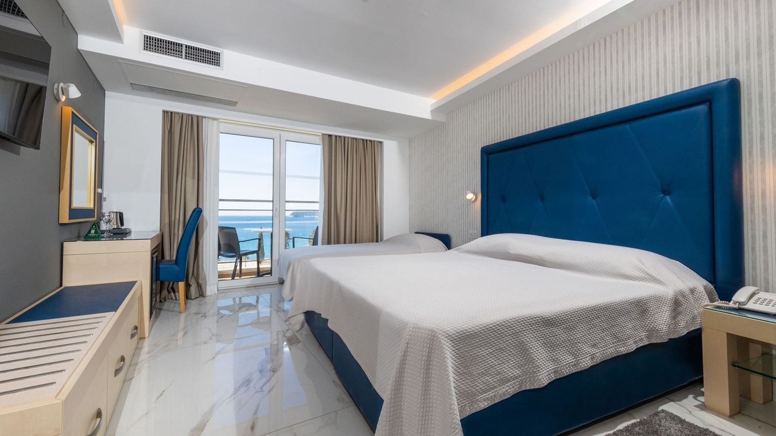 rooms-room-seaside-balcony