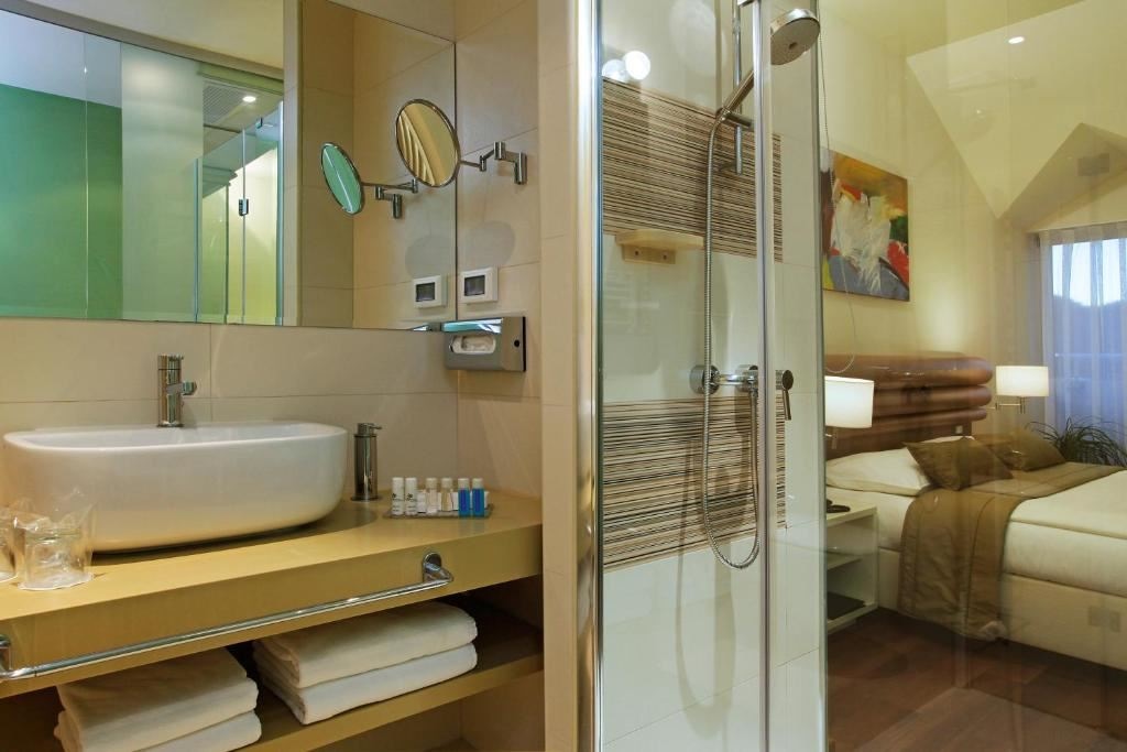 rooms-double-standard-room-balcony