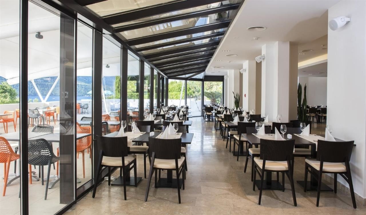 restaurants-restaurants